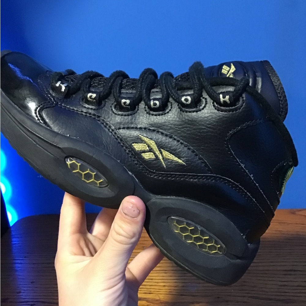 Rebok Allen Iverson basketball shoes Question Mid black  used lightly size 4.5y